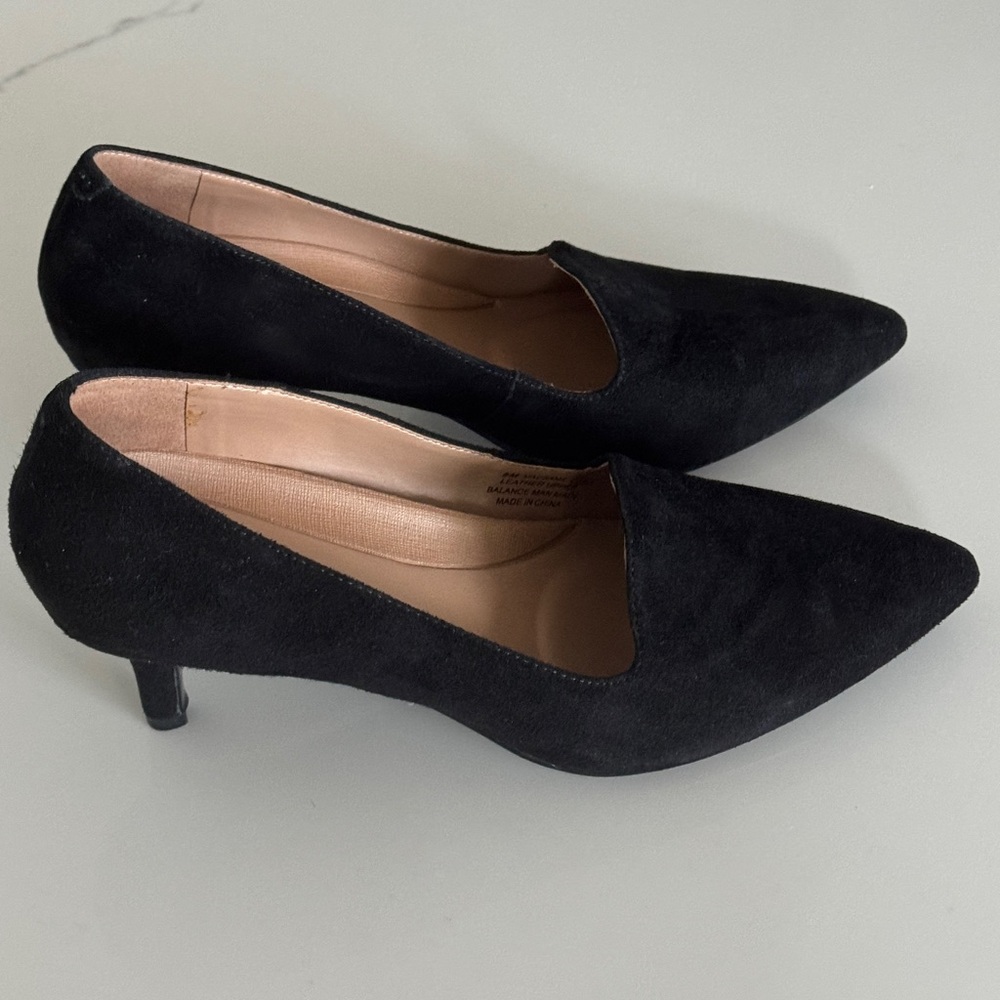 AEROSOLES Black Suede Pointed Low Heel Pumps